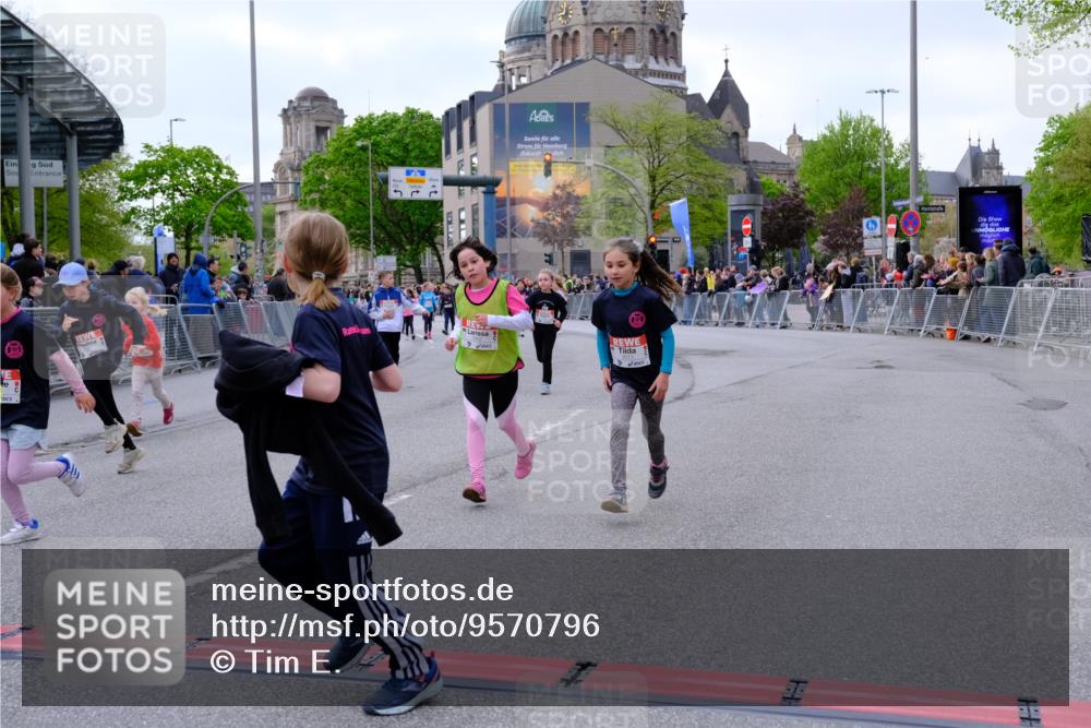 25.04.2026 - Das Zehntel Tim E. http://msf.ph/oto/9570796 25.04.2026 09:03:34 Ziel 1062, 1623, 1663, 1933, 2403, 2569, 2576, 2706, 3013, 3018, 3031, 3035, 3050, 3056, 3057, 3262, 3325, 3749, 3763, 3792 meine-sportfotos.de