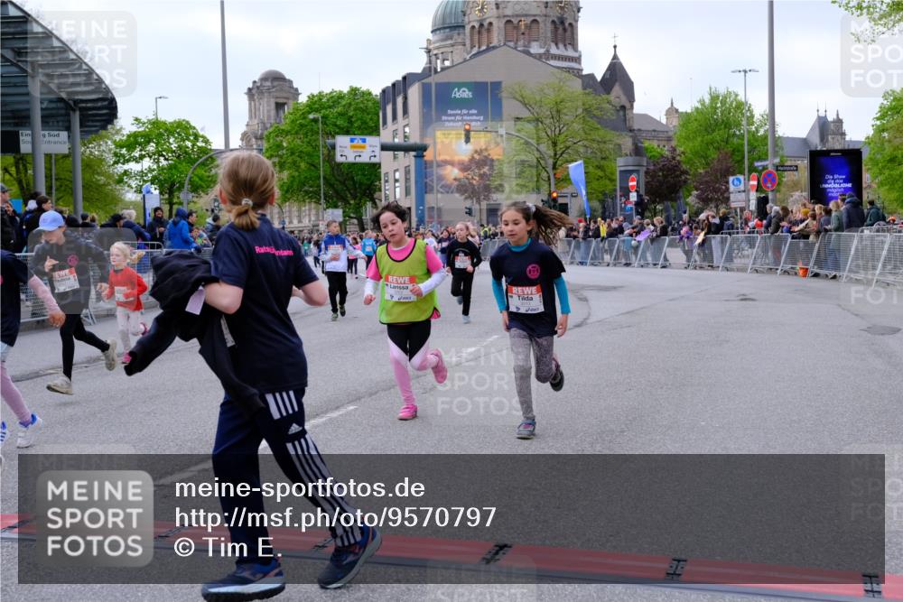 25.04.2026 - Das Zehntel Tim E. http://msf.ph/oto/9570797 25.04.2026 09:03:34 Ziel 1062, 1623, 1663, 1933, 2403, 2569, 2576, 2706, 3013, 3018, 3031, 3035, 3050, 3056, 3057, 3262, 3325, 3749, 3763, 3792 meine-sportfotos.de