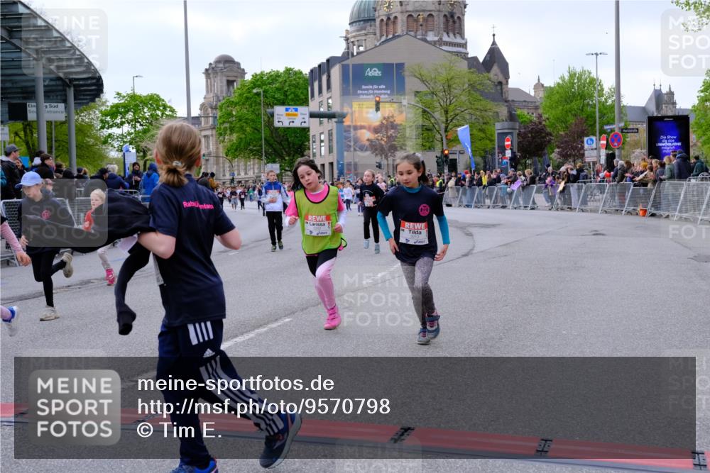 25.04.2026 - Das Zehntel Tim E. http://msf.ph/oto/9570798 25.04.2026 09:03:34 Ziel 1062, 1623, 1663, 1933, 2403, 2569, 2576, 2706, 3013, 3018, 3031, 3035, 3050, 3056, 3057, 3262, 3325, 3749, 3763, 3792 meine-sportfotos.de