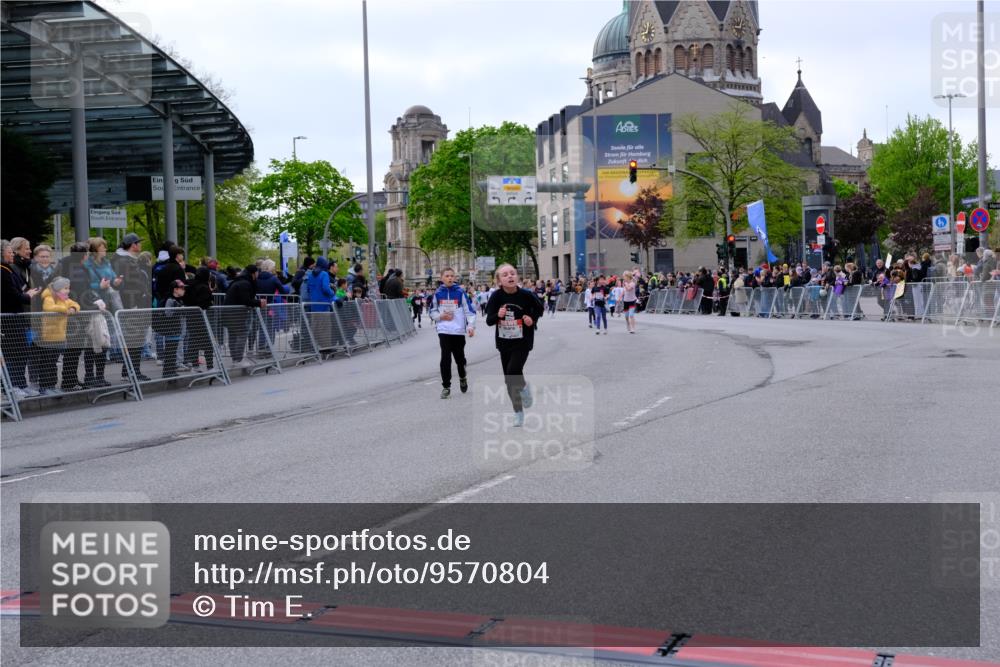 25.04.2026 - Das Zehntel Tim E. http://msf.ph/oto/9570804 25.04.2026 09:03:36 Ziel 1062, 1623, 1663, 1933, 2569, 2576, 2706, 3013, 3018, 3031, 3035, 3057, 3262, 3749, 3763, 3792 meine-sportfotos.de