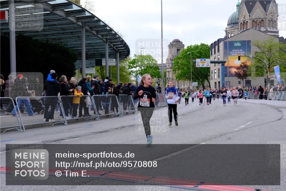 25.04.2026 - Das Zehntel Tim E. http://msf.ph/oto/9570808 25.04.2026 09:03:37 Ziel 1062, 1623, 1663, 1933, 2569, 2576, 3013, 3018, 3031, 3035, 3057, 3262, 3749, 3763, 3792 meine-sportfotos.de