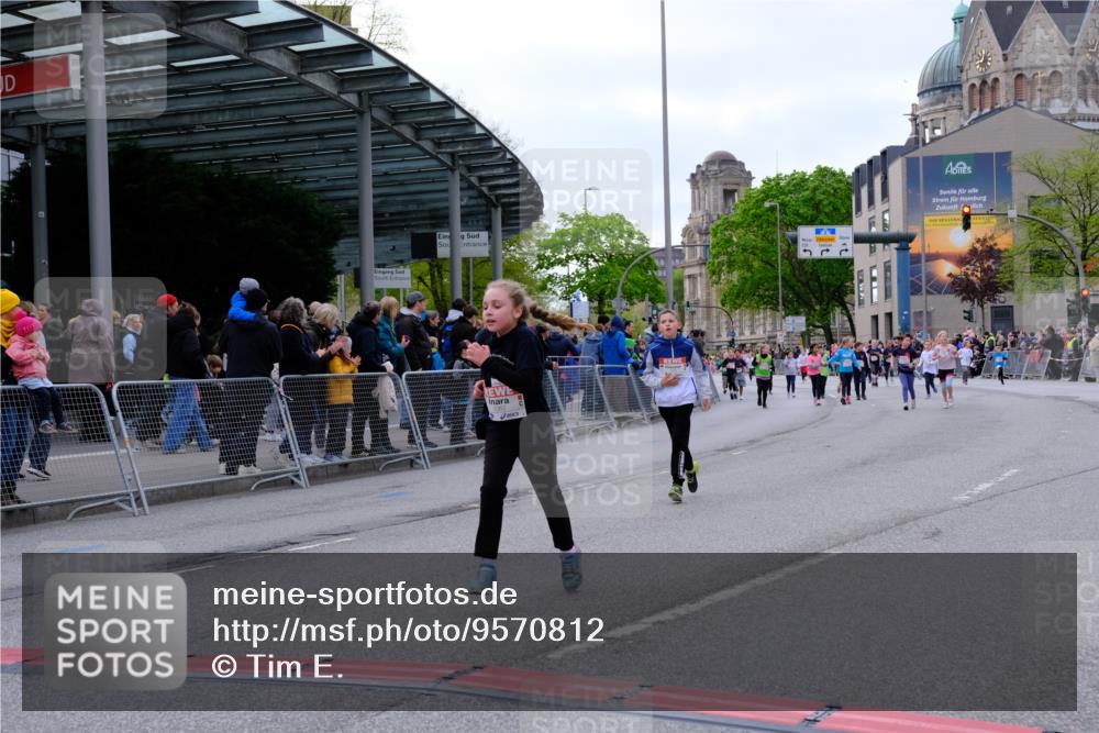 25.04.2026 - Das Zehntel Tim E. http://msf.ph/oto/9570812 25.04.2026 09:03:37 Ziel 1062, 1623, 1663, 1933, 2569, 2576, 3013, 3018, 3031, 3035, 3057, 3262, 3749, 3763, 3792 meine-sportfotos.de
