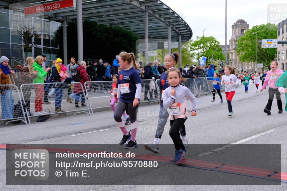 25.04.2026 - Das Zehntel Tim E. http://msf.ph/oto/9570880 25.04.2026 09:04:00 Ziel 1661, 1785, 1793, 1835, 1860, 2018, 2440, 2487, 2578, 2588, 2893, 2934, 2997, 3007, 3014, 3024, 3162, 3442, 3446, 3451, 3459, 3504, 3740, 3860, 3865, 3867, 3880, 3881 meine-sportfotos.de