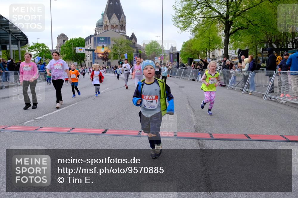 25.04.2026 - Das Zehntel Tim E. http://msf.ph/oto/9570885 25.04.2026 09:04:03 Ziel 1497, 1785, 1793, 1835, 1860, 2018, 2358, 2440, 2487, 2578, 2588, 2839, 2842, 2893, 2934, 3007, 3014, 3162, 3364, 3389, 3442, 3446, 3451, 3740, 3860, 3865, 3867, 3881 meine-sportfotos.de