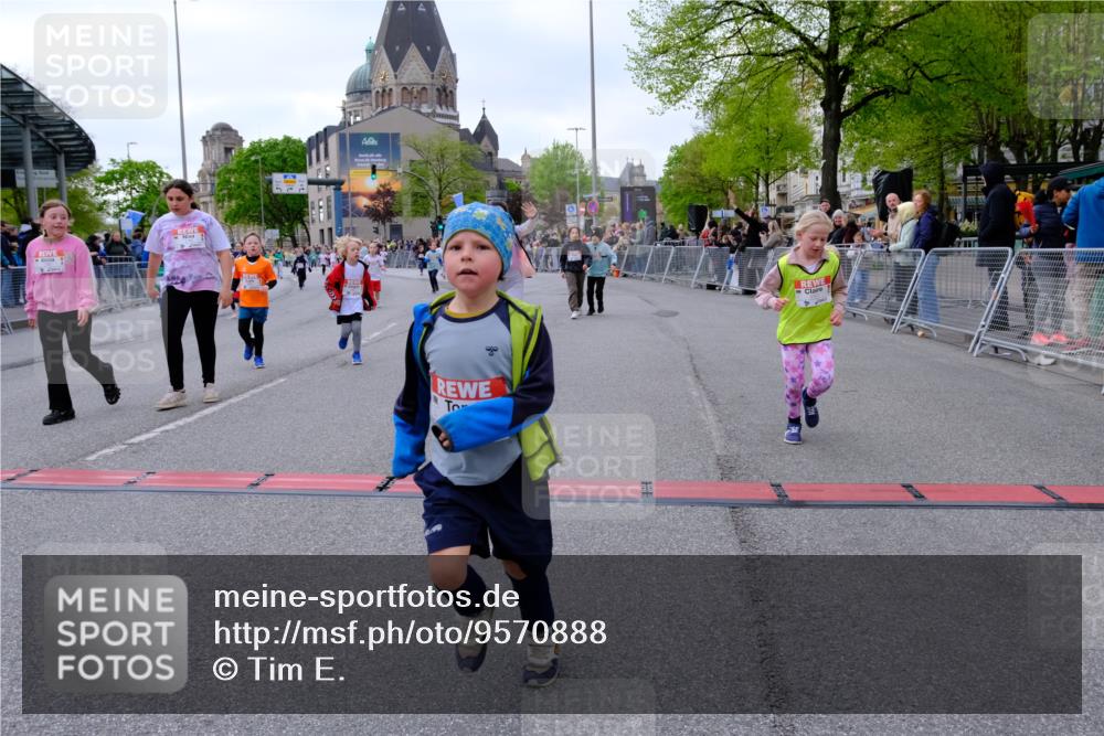 25.04.2026 - Das Zehntel Tim E. http://msf.ph/oto/9570888 25.04.2026 09:04:03 Ziel 1497, 1785, 1793, 1835, 1860, 2018, 2358, 2440, 2487, 2578, 2588, 2839, 2842, 2893, 2934, 3007, 3014, 3162, 3364, 3389, 3442, 3446, 3451, 3740, 3860, 3865, 3867, 3881 meine-sportfotos.de