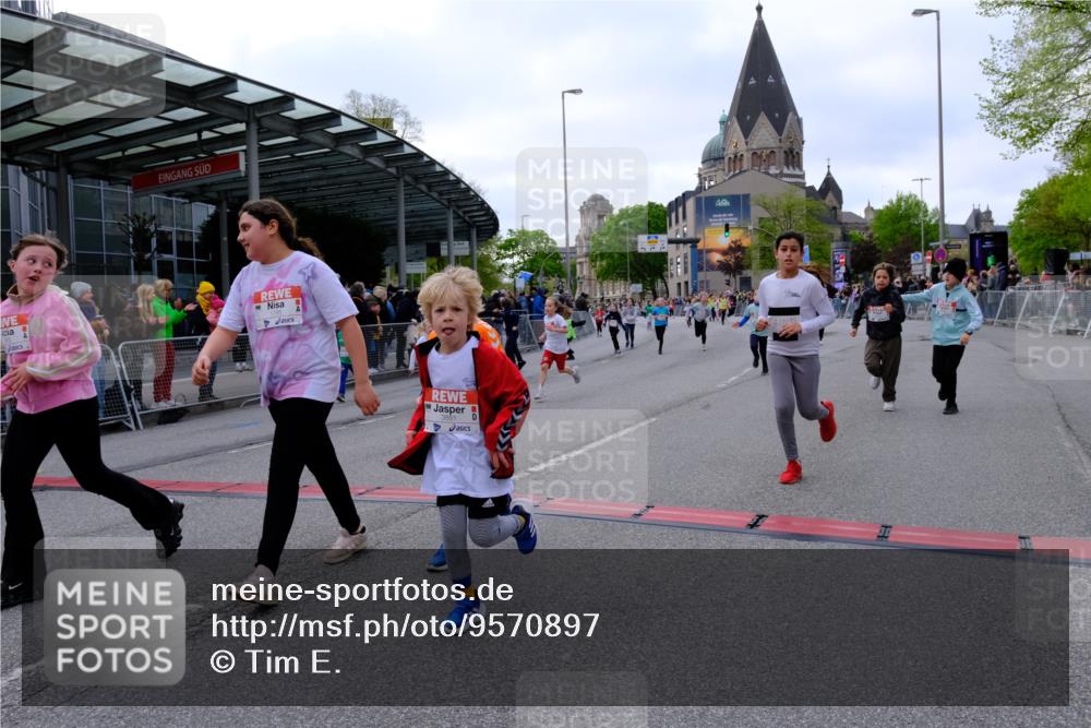 25.04.2026 - Das Zehntel Tim E. http://msf.ph/oto/9570897 25.04.2026 09:04:06 Ziel 1392, 1497, 1785, 1793, 1835, 1860, 2194, 2346, 2358, 2440, 2487, 2578, 2588, 2839, 2842, 2893, 2934, 3014, 3162, 3364, 3389, 3442, 3446, 3451, 3809, 3810, 3860, 3865, 3867, 3881, 3885 meine-sportfotos.de