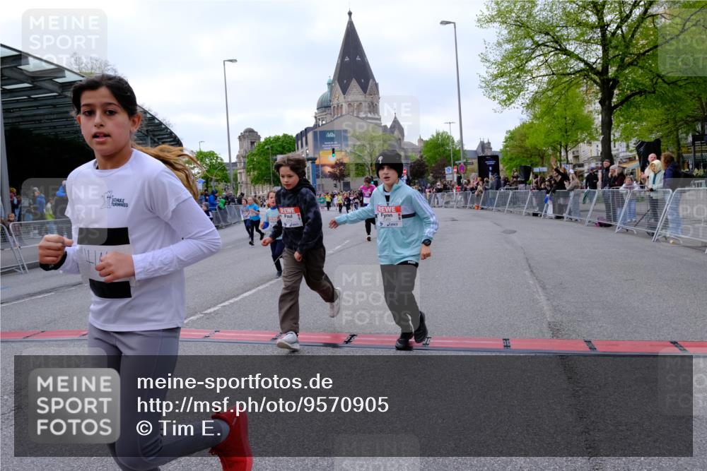 25.04.2026 - Das Zehntel Tim E. http://msf.ph/oto/9570905 25.04.2026 09:04:07 Ziel 1392, 1497, 1785, 1793, 1835, 1860, 2194, 2346, 2358, 2440, 2487, 2578, 2588, 2839, 2842, 2893, 2934, 3014, 3162, 3364, 3389, 3442, 3446, 3451, 3809, 3810, 3860, 3865, 3867, 3881, 3885 meine-sportfotos.de