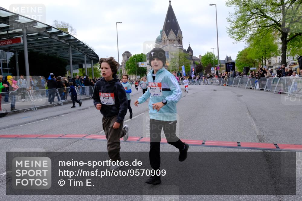 25.04.2026 - Das Zehntel Tim E. http://msf.ph/oto/9570909 25.04.2026 09:04:08 Ziel 1392, 1497, 1785, 1793, 1835, 1860, 2194, 2346, 2358, 2440, 2487, 2588, 2839, 2842, 2893, 2934, 3014, 3162, 3364, 3389, 3733, 3809, 3810, 3860, 3865, 3881, 3885 meine-sportfotos.de