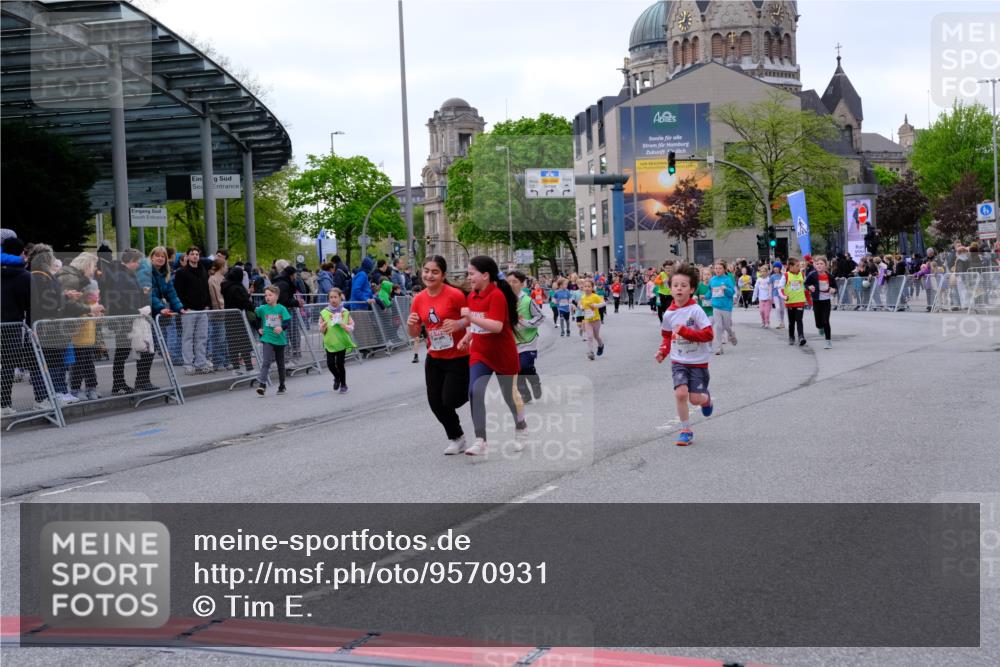 25.04.2026 - Das Zehntel Tim E. http://msf.ph/oto/9570931 25.04.2026 09:04:18 Ziel 1226, 1392, 1480, 1809, 2194, 2386, 2432, 2534, 2551, 2597, 2666, 3299, 3680, 3733 meine-sportfotos.de