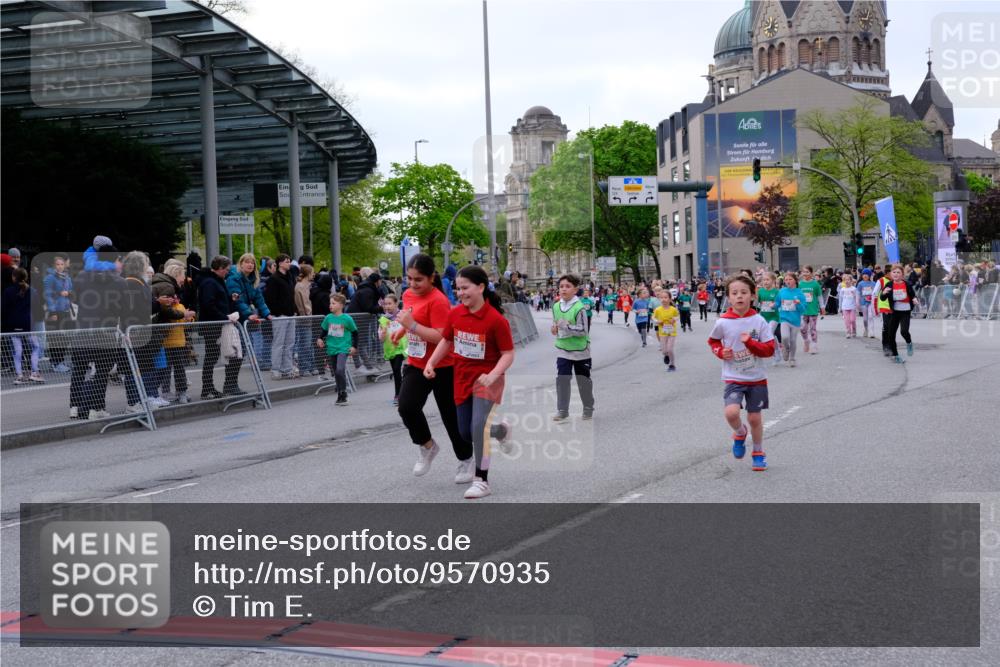 25.04.2026 - Das Zehntel Tim E. http://msf.ph/oto/9570935 25.04.2026 09:04:18 Ziel 1226, 1392, 1480, 1809, 2194, 2386, 2432, 2534, 2551, 2597, 2666, 3299, 3680, 3733 meine-sportfotos.de