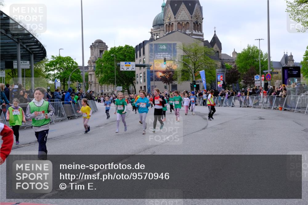25.04.2026 - Das Zehntel Tim E. http://msf.ph/oto/9570946 25.04.2026 09:04:21 Ziel 1226, 1353, 1480, 1809, 1960, 1980, 1982, 2386, 2400, 2414, 2427, 2431, 2432, 2534, 2551, 2597, 2666, 2700, 3150, 3299, 3680 meine-sportfotos.de