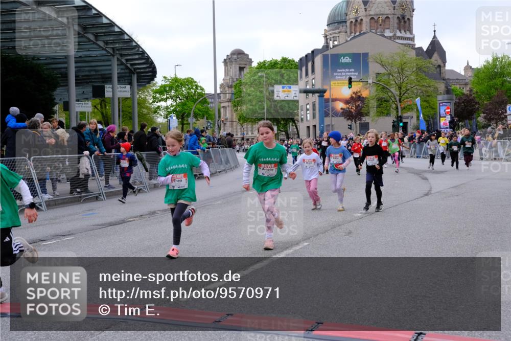 25.04.2026 - Das Zehntel Tim E. http://msf.ph/oto/9570971 25.04.2026 09:04:28 Ziel 1353, 1479, 1496, 1500, 1502, 1934, 1960, 1980, 1982, 2362, 2370, 2381, 2400, 2414, 2427, 2430, 2431, 2700, 3150, 3279, 3299, 3671, 3892, 3906 meine-sportfotos.de