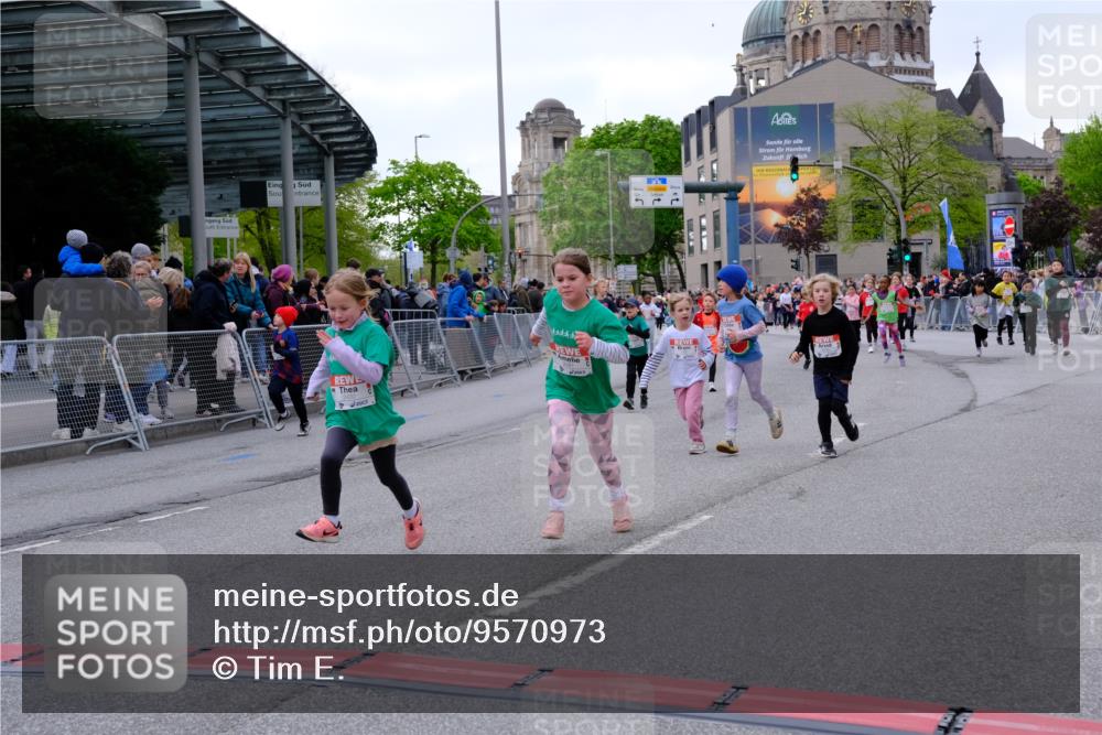 25.04.2026 - Das Zehntel Tim E. http://msf.ph/oto/9570973 25.04.2026 09:04:28 Ziel 1353, 1479, 1496, 1500, 1502, 1934, 1960, 1980, 1982, 2362, 2370, 2381, 2400, 2414, 2427, 2430, 2431, 2700, 3150, 3279, 3299, 3671, 3892, 3906 meine-sportfotos.de