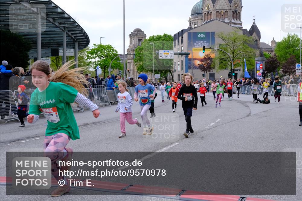 25.04.2026 - Das Zehntel Tim E. http://msf.ph/oto/9570978 25.04.2026 09:04:29 Ziel 1353, 1479, 1496, 1500, 1502, 1934, 1960, 1980, 1982, 2362, 2370, 2381, 2400, 2414, 2427, 2430, 2431, 2700, 3150, 3279, 3299, 3671, 3892, 3906 meine-sportfotos.de