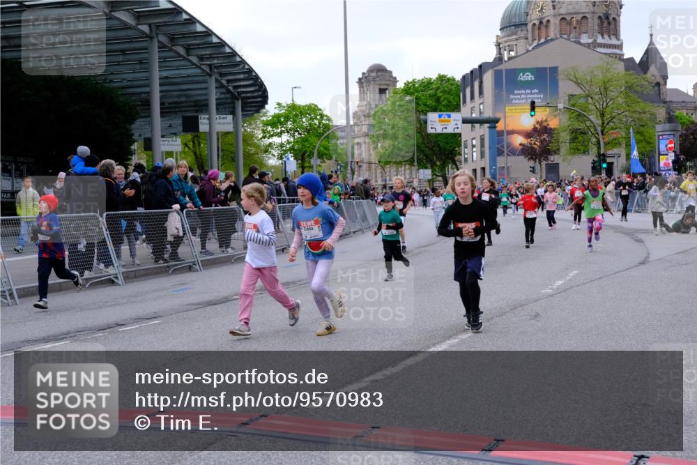 25.04.2026 - Das Zehntel Tim E. http://msf.ph/oto/9570983 25.04.2026 09:04:29 Ziel 1353, 1479, 1496, 1500, 1502, 1934, 1960, 1980, 1982, 2362, 2370, 2381, 2400, 2414, 2427, 2430, 2431, 2700, 3150, 3279, 3299, 3671, 3892, 3906 meine-sportfotos.de