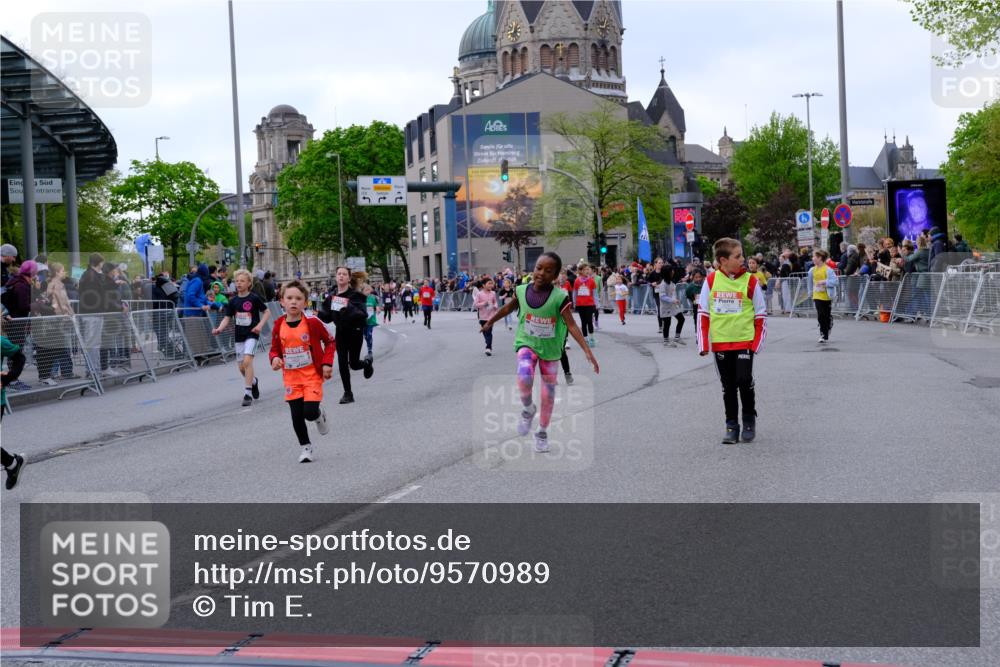 25.04.2026 - Das Zehntel Tim E. http://msf.ph/oto/9570989 25.04.2026 09:04:31 Ziel 1353, 1472, 1479, 1496, 1500, 1502, 1932, 1934, 1960, 1980, 1982, 2362, 2370, 2381, 2400, 2414, 2427, 2430, 2431, 2700, 3012, 3150, 3279, 3671, 3892, 3906 meine-sportfotos.de
