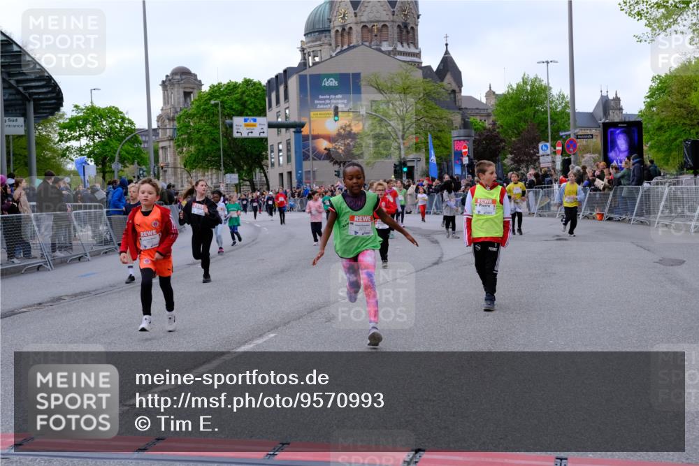 25.04.2026 - Das Zehntel Tim E. http://msf.ph/oto/9570993 25.04.2026 09:04:31 Ziel 1353, 1472, 1479, 1496, 1500, 1502, 1932, 1934, 1960, 1980, 1982, 2362, 2370, 2381, 2400, 2414, 2427, 2430, 2431, 2700, 3012, 3150, 3279, 3671, 3892, 3906 meine-sportfotos.de