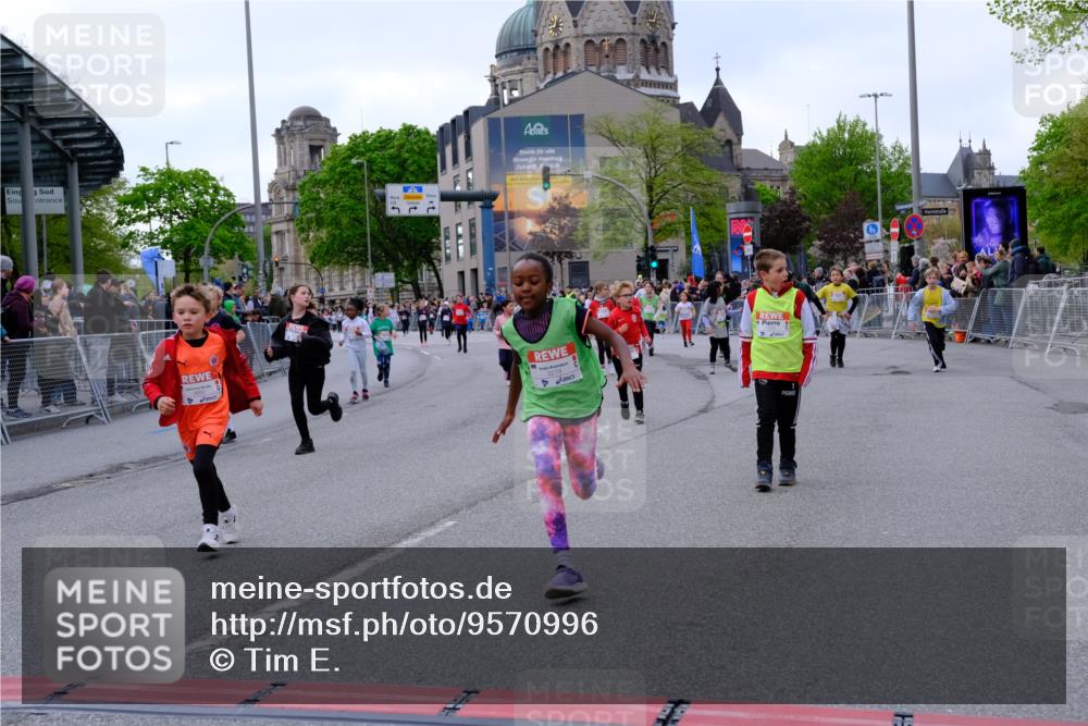 25.04.2026 - Das Zehntel Tim E. http://msf.ph/oto/9570996 25.04.2026 09:04:32 Ziel 1076, 1472, 1479, 1496, 1500, 1502, 1932, 1934, 2362, 2370, 2381, 2400, 2414, 2427, 2430, 2431, 3012, 3279, 3671, 3892, 3906 meine-sportfotos.de