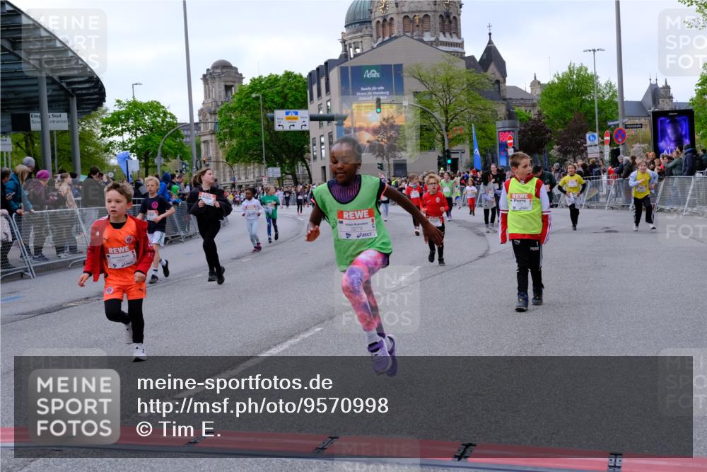 25.04.2026 - Das Zehntel Tim E. http://msf.ph/oto/9570998 25.04.2026 09:04:32 Ziel 1076, 1472, 1479, 1496, 1500, 1502, 1932, 1934, 2362, 2370, 2381, 2400, 2414, 2427, 2430, 2431, 3012, 3279, 3671, 3892, 3906 meine-sportfotos.de