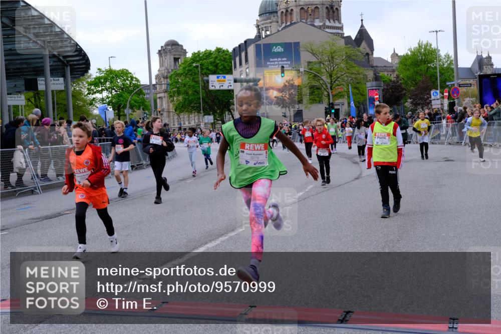 25.04.2026 - Das Zehntel Tim E. http://msf.ph/oto/9570999 25.04.2026 09:04:32 Ziel 1076, 1472, 1479, 1496, 1500, 1502, 1932, 1934, 2362, 2370, 2381, 2400, 2414, 2427, 2430, 2431, 3012, 3279, 3671, 3892, 3906 meine-sportfotos.de