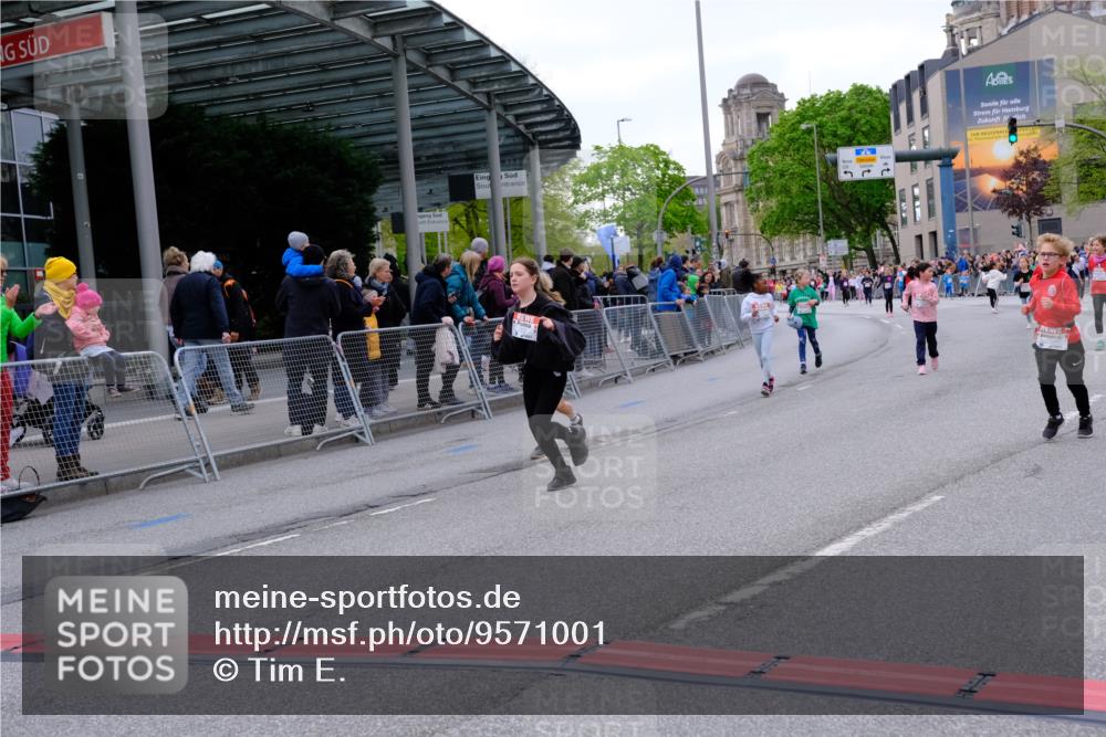 25.04.2026 - Das Zehntel Tim E. http://msf.ph/oto/9571001 25.04.2026 09:04:33 Ziel 1076, 1443, 1472, 1479, 1496, 1500, 1502, 1932, 1934, 2362, 2370, 2381, 2427, 2430, 2431, 3012, 3279, 3671, 3892, 3906 meine-sportfotos.de