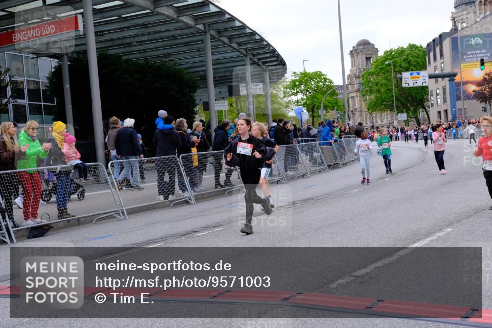 25.04.2026 - Das Zehntel Tim E. http://msf.ph/oto/9571003 25.04.2026 09:04:33 Ziel 1076, 1443, 1472, 1479, 1496, 1500, 1502, 1932, 1934, 2362, 2370, 2381, 2427, 2430, 2431, 3012, 3279, 3671, 3892, 3906 meine-sportfotos.de