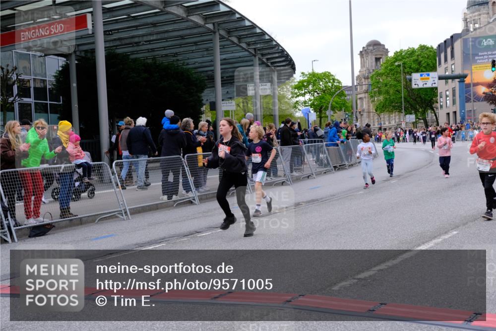 25.04.2026 - Das Zehntel Tim E. http://msf.ph/oto/9571005 25.04.2026 09:04:34 Ziel 1076, 1443, 1472, 1479, 1496, 1500, 1502, 1932, 1934, 2362, 2370, 2381, 2430, 2536, 2804, 2807, 3012, 3279, 3671, 3892, 3906 meine-sportfotos.de