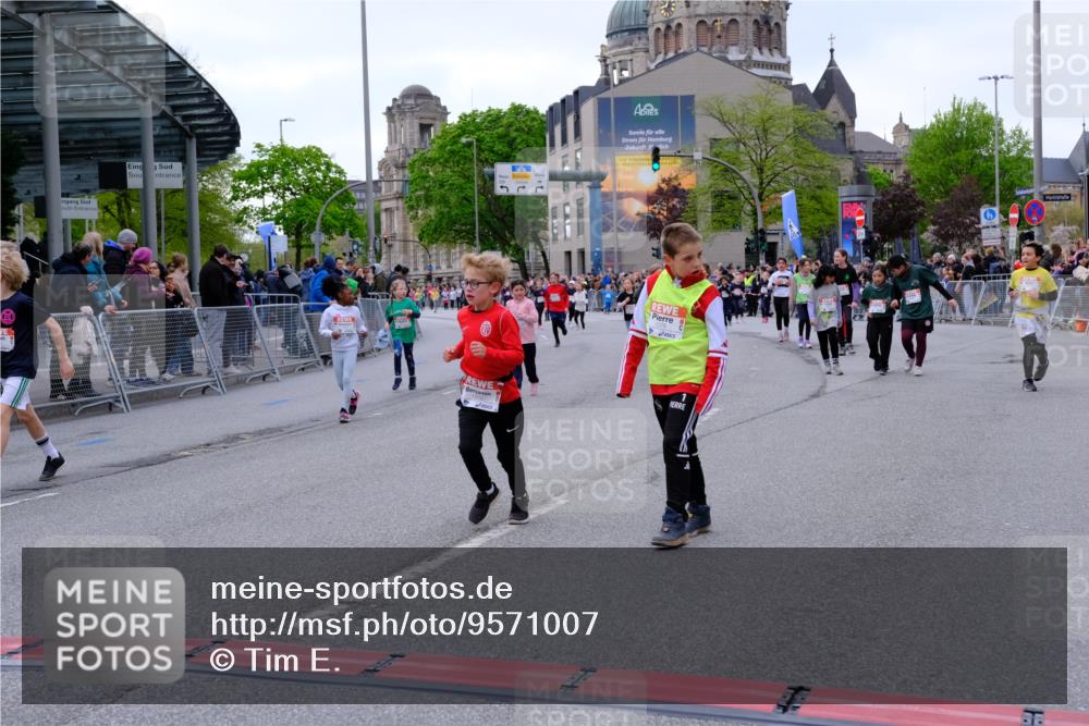 25.04.2026 - Das Zehntel Tim E. http://msf.ph/oto/9571007 25.04.2026 09:04:34 Ziel 1076, 1443, 1472, 1479, 1496, 1500, 1502, 1932, 1934, 2362, 2370, 2381, 2430, 2536, 2804, 2807, 3012, 3279, 3671, 3892, 3906 meine-sportfotos.de