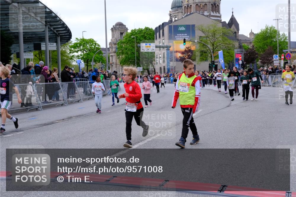 25.04.2026 - Das Zehntel Tim E. http://msf.ph/oto/9571008 25.04.2026 09:04:35 Ziel 1076, 1443, 1472, 1479, 1500, 1502, 1932, 1934, 2362, 2381, 2430, 2536, 2586, 2593, 2804, 2807, 3012, 3279, 3671, 3892, 3906 meine-sportfotos.de