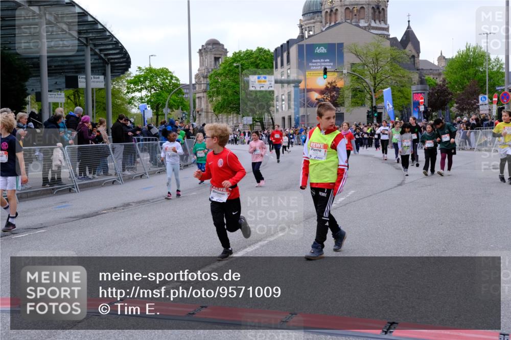 25.04.2026 - Das Zehntel Tim E. http://msf.ph/oto/9571009 25.04.2026 09:04:35 Ziel 1076, 1443, 1472, 1479, 1500, 1502, 1932, 1934, 2362, 2381, 2430, 2536, 2586, 2593, 2804, 2807, 3012, 3279, 3671, 3892, 3906 meine-sportfotos.de
