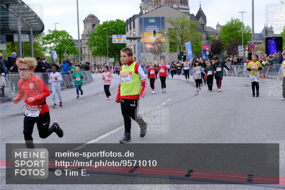 25.04.2026 - Das Zehntel Tim E. http://msf.ph/oto/9571010 25.04.2026 09:04:35 Ziel 1076, 1443, 1472, 1479, 1500, 1502, 1932, 1934, 2362, 2381, 2430, 2536, 2586, 2593, 2804, 2807, 3012, 3279, 3671, 3892, 3906 meine-sportfotos.de