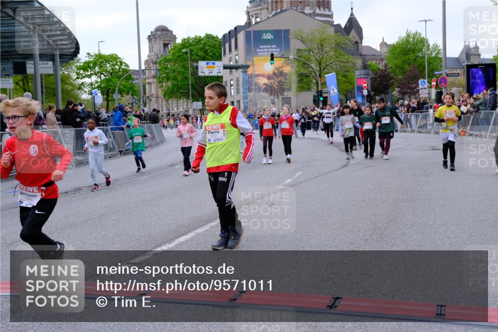 25.04.2026 - Das Zehntel Tim E. http://msf.ph/oto/9571011 25.04.2026 09:04:35 Ziel 1076, 1443, 1472, 1479, 1500, 1502, 1932, 1934, 2362, 2381, 2430, 2536, 2586, 2593, 2804, 2807, 3012, 3279, 3671, 3892, 3906 meine-sportfotos.de