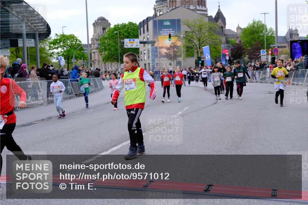 25.04.2026 - Das Zehntel Tim E. http://msf.ph/oto/9571012 25.04.2026 09:04:35 Ziel 1076, 1443, 1472, 1479, 1500, 1502, 1932, 1934, 2362, 2381, 2430, 2536, 2586, 2593, 2804, 2807, 3012, 3279, 3671, 3892, 3906 meine-sportfotos.de