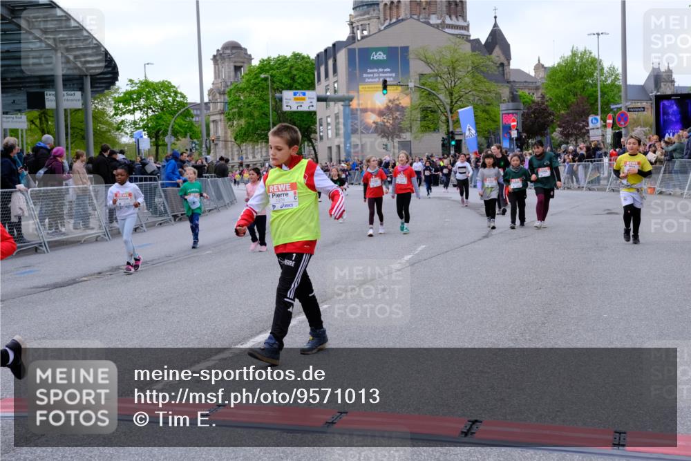 25.04.2026 - Das Zehntel Tim E. http://msf.ph/oto/9571013 25.04.2026 09:04:36 Ziel 1076, 1443, 1472, 1500, 1502, 1647, 1932, 1934, 2377, 2536, 2586, 2593, 2804, 2807, 3012, 3279, 3671, 3892, 3906 meine-sportfotos.de