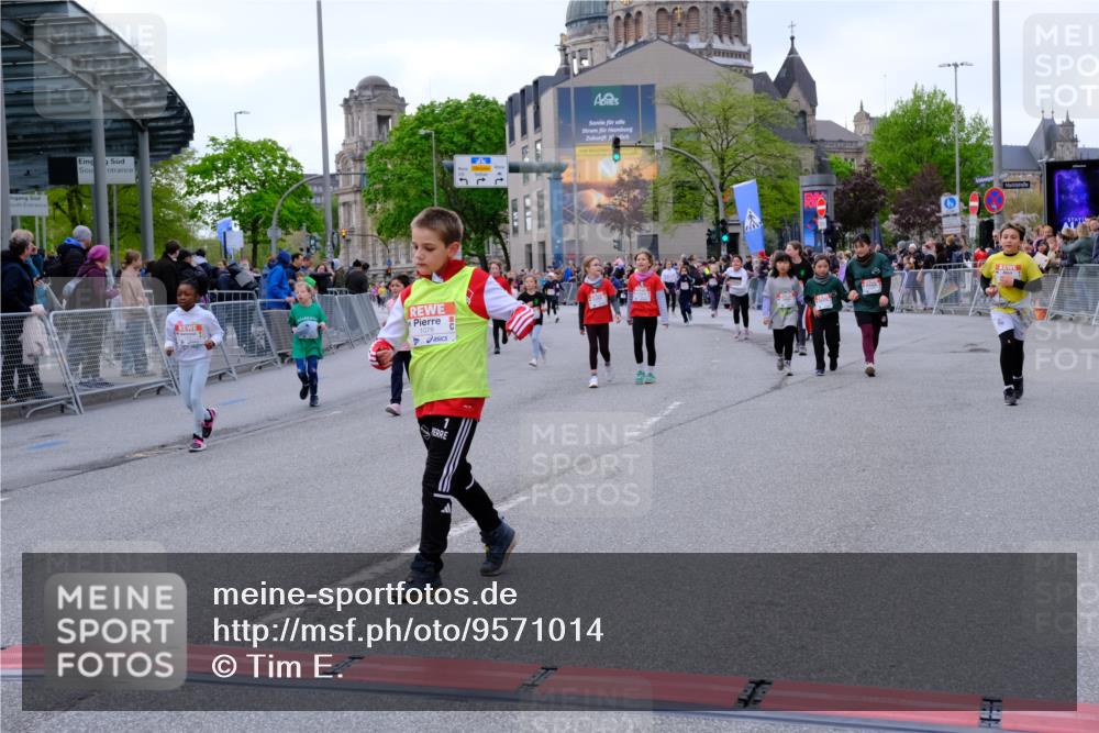 25.04.2026 - Das Zehntel Tim E. http://msf.ph/oto/9571014 25.04.2026 09:04:36 Ziel 1076, 1443, 1472, 1500, 1502, 1647, 1932, 1934, 2377, 2536, 2586, 2593, 2804, 2807, 3012, 3279, 3671, 3892, 3906 meine-sportfotos.de