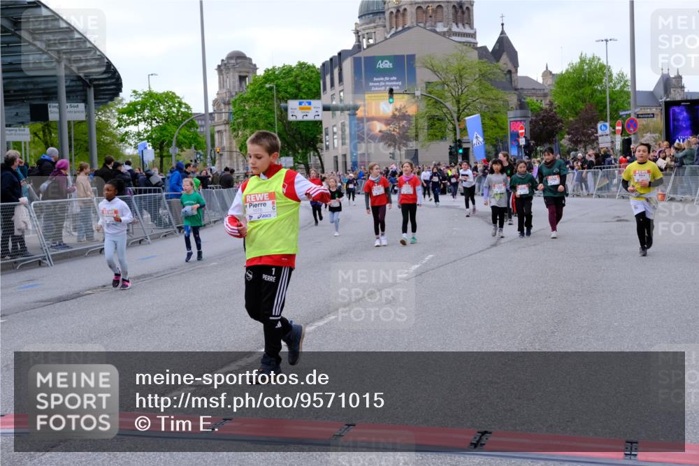 25.04.2026 - Das Zehntel Tim E. http://msf.ph/oto/9571015 25.04.2026 09:04:36 Ziel 1076, 1443, 1472, 1500, 1502, 1647, 1932, 1934, 2377, 2536, 2586, 2593, 2804, 2807, 3012, 3279, 3671, 3892, 3906 meine-sportfotos.de