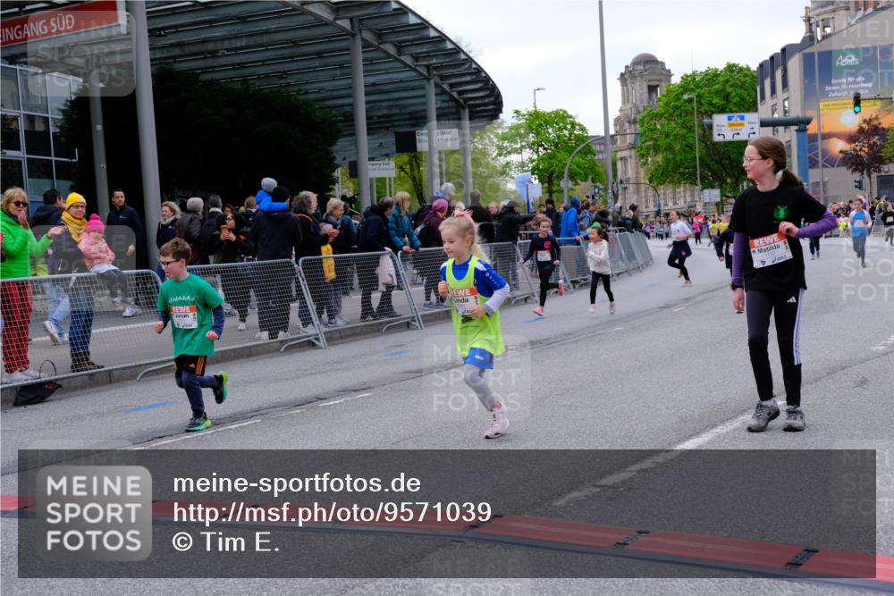 25.04.2026 - Das Zehntel Tim E. http://msf.ph/oto/9571039 25.04.2026 09:04:45 Ziel 1082, 1089, 1092, 1241, 1443, 1647, 1732, 2183, 2371, 2377, 2536, 2586, 2593, 2612, 2804, 2807, 3058, 3063, 3320, 3449, 3450, 3947, 3979, 4036 meine-sportfotos.de