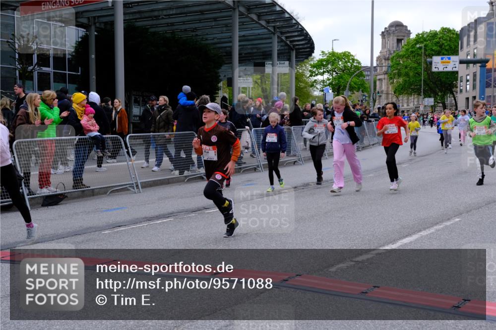 25.04.2026 - Das Zehntel Tim E. http://msf.ph/oto/9571088 25.04.2026 09:05:01 Ziel 1350, 1390, 1412, 1591, 1594, 2254, 2382, 2657, 2670, 2672, 2950, 3724, 3726, 3767, 3776, 3777, 3796, 3961 meine-sportfotos.de