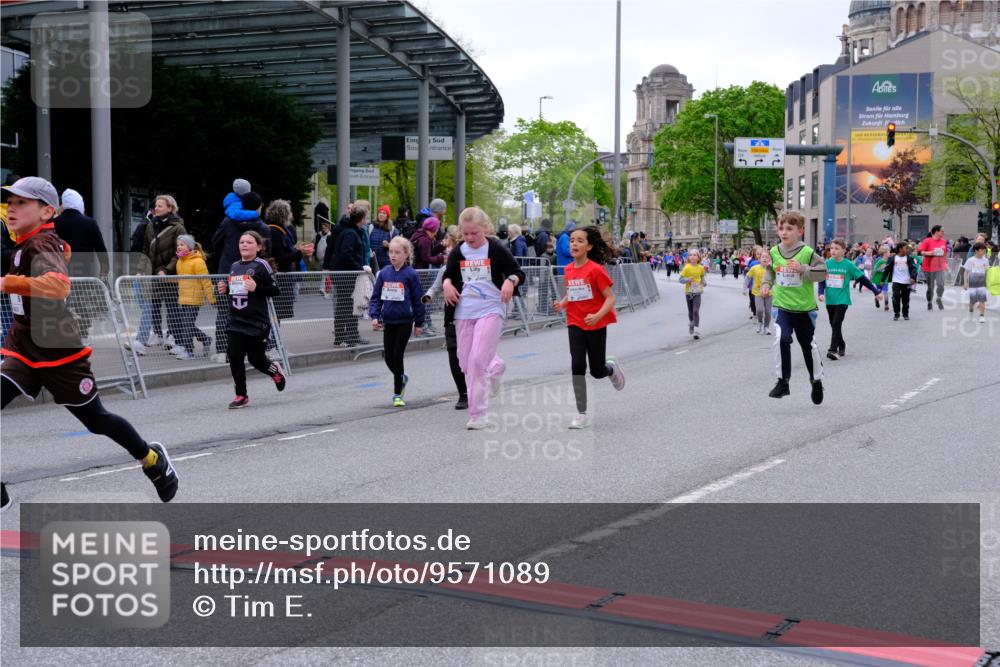 25.04.2026 - Das Zehntel Tim E. http://msf.ph/oto/9571089 25.04.2026 09:05:01 Ziel 1350, 1390, 1412, 1591, 1594, 2254, 2382, 2657, 2670, 2672, 2950, 3724, 3726, 3767, 3776, 3777, 3796, 3961 meine-sportfotos.de
