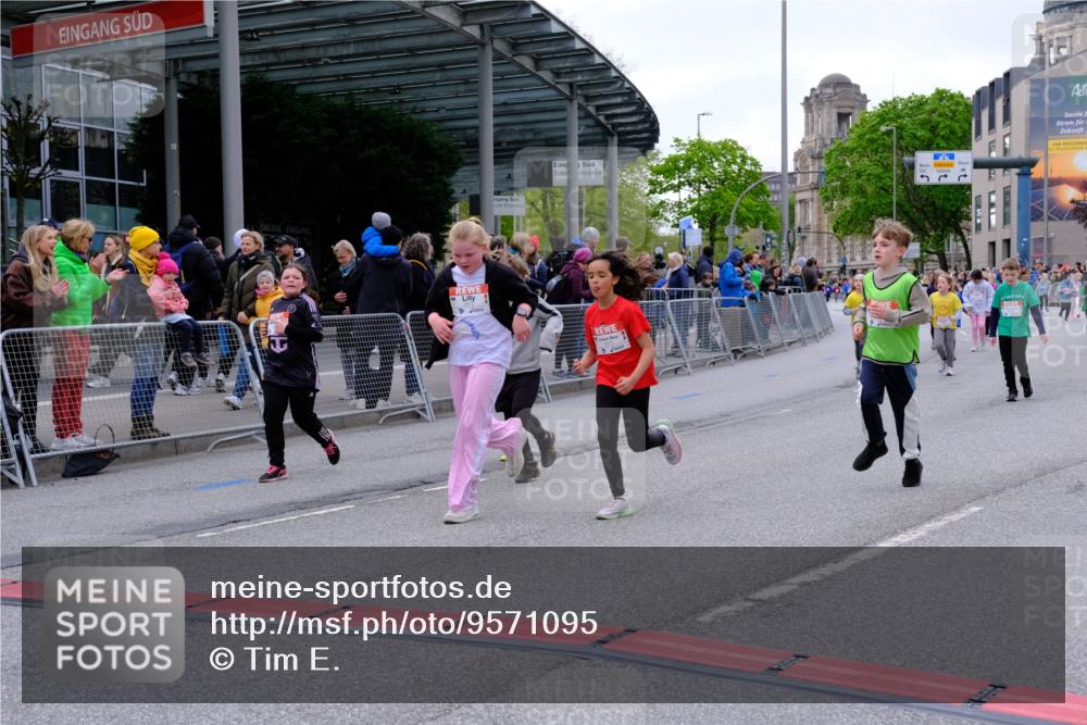 25.04.2026 - Das Zehntel Tim E. http://msf.ph/oto/9571095 25.04.2026 09:05:02 Ziel 1350, 1390, 1412, 1591, 1594, 2254, 2382, 2657, 2670, 2672, 2693, 2696, 3724, 3726, 3767, 3776, 3777, 3796, 3961 meine-sportfotos.de