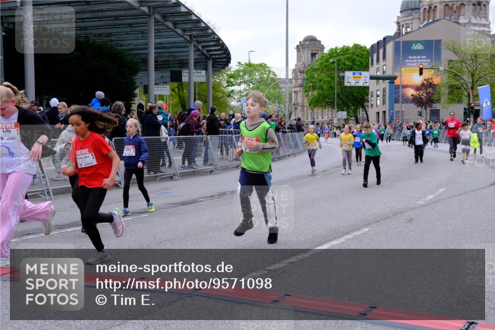 25.04.2026 - Das Zehntel Tim E. http://msf.ph/oto/9571098 25.04.2026 09:05:02 Ziel 1350, 1390, 1412, 1591, 1594, 2254, 2382, 2657, 2670, 2672, 2693, 2696, 3724, 3726, 3767, 3776, 3777, 3796, 3961 meine-sportfotos.de