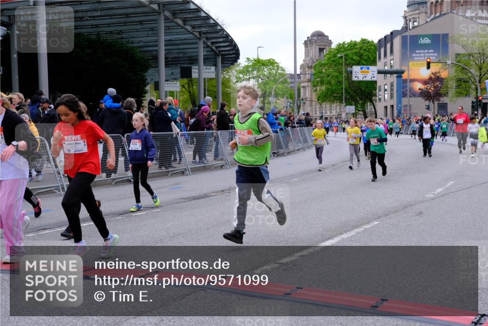 25.04.2026 - Das Zehntel Tim E. http://msf.ph/oto/9571099 25.04.2026 09:05:02 Ziel 1350, 1390, 1412, 1591, 1594, 2254, 2382, 2657, 2670, 2672, 2693, 2696, 3724, 3726, 3767, 3776, 3777, 3796, 3961 meine-sportfotos.de