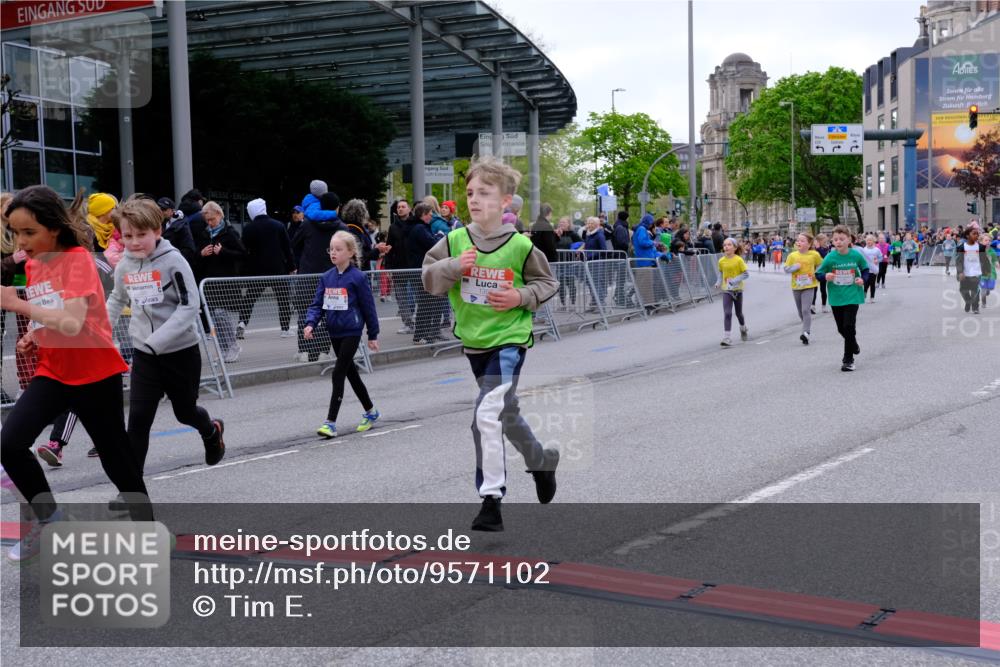 25.04.2026 - Das Zehntel Tim E. http://msf.ph/oto/9571102 25.04.2026 09:05:03 Ziel 1350, 1390, 1412, 2254, 2382, 2657, 2670, 2672, 2693, 2696, 3724, 3726, 3767, 3796, 3961 meine-sportfotos.de