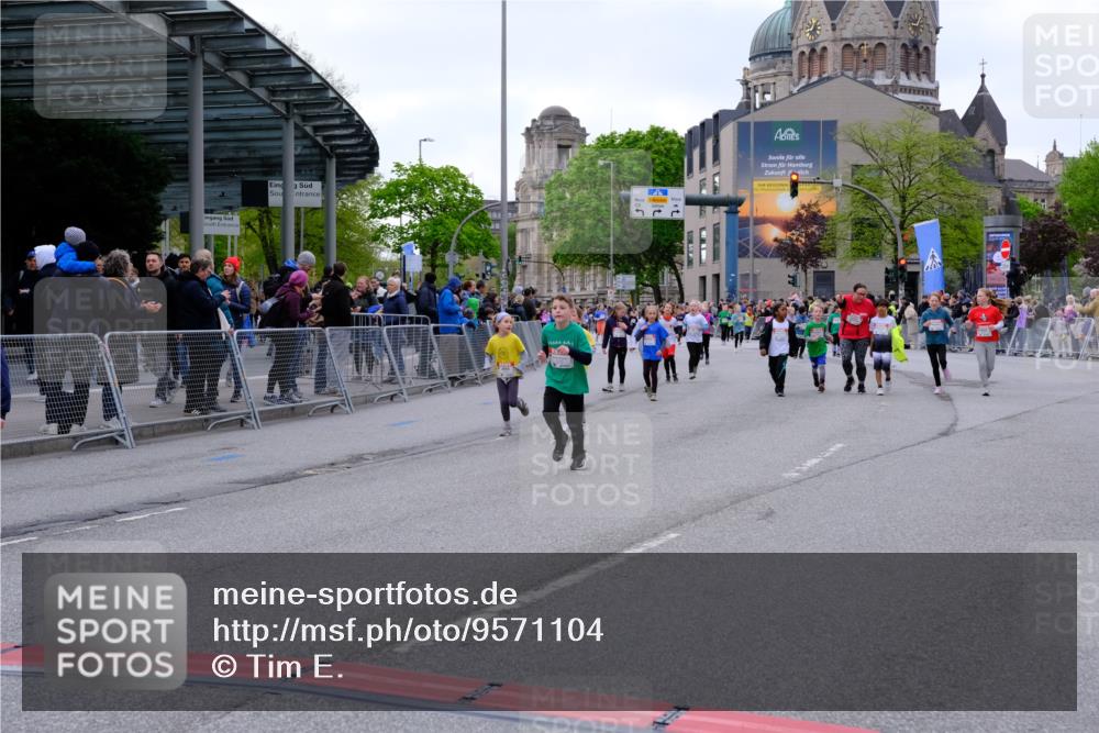 25.04.2026 - Das Zehntel Tim E. http://msf.ph/oto/9571104 25.04.2026 09:05:04 Ziel 1350, 1390, 1412, 1904, 2112, 2382, 2530, 2640, 2657, 2663, 2670, 2672, 2693, 2696, 3724, 3726, 3796, 3961 meine-sportfotos.de