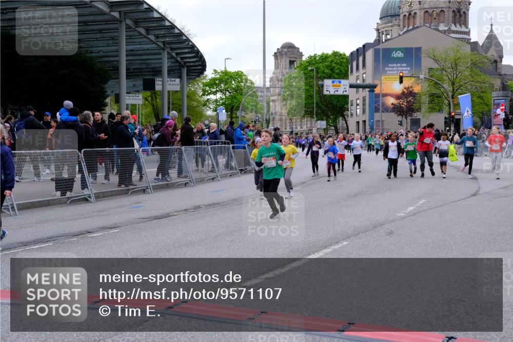 25.04.2026 - Das Zehntel Tim E. http://msf.ph/oto/9571107 25.04.2026 09:05:04 Ziel 1350, 1390, 1412, 1904, 2112, 2382, 2530, 2640, 2657, 2663, 2670, 2672, 2693, 2696, 3724, 3726, 3796, 3961 meine-sportfotos.de