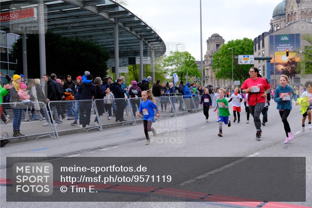 25.04.2026 - Das Zehntel Tim E. http://msf.ph/oto/9571119 25.04.2026 09:05:07 Ziel 1350, 1390, 1412, 1904, 2112, 2382, 2530, 2543, 2640, 2657, 2663, 2670, 2672, 2693, 2696, 3483, 3487, 3796, 3961 meine-sportfotos.de