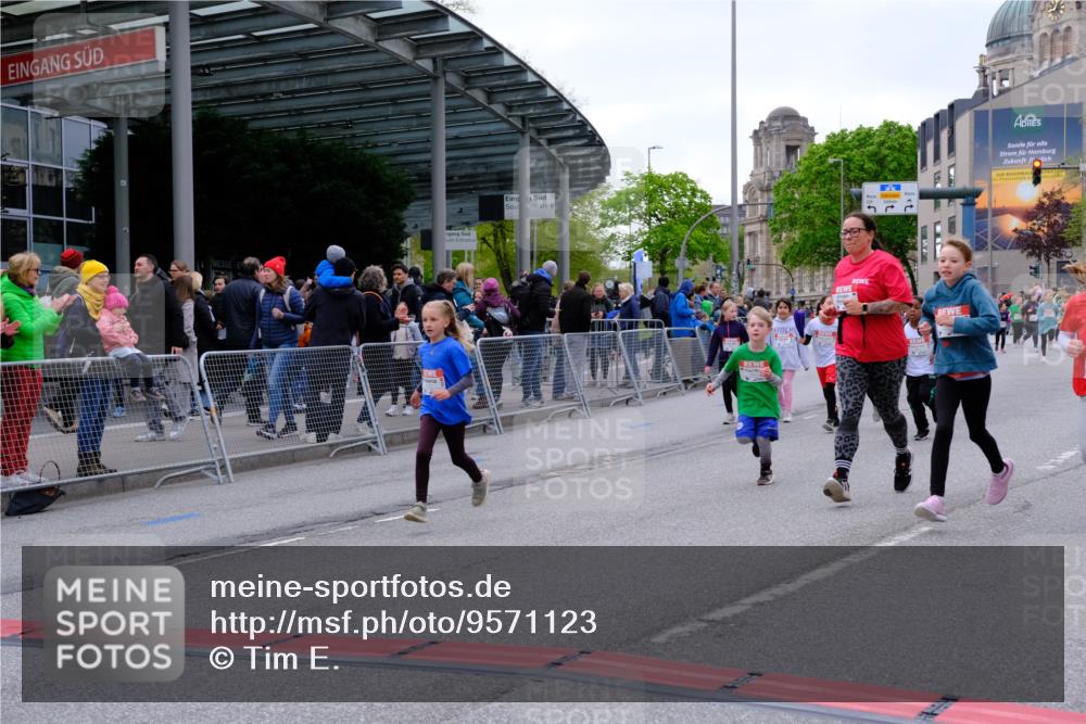 25.04.2026 - Das Zehntel Tim E. http://msf.ph/oto/9571123 25.04.2026 09:05:08 Ziel 1350, 1390, 1412, 1904, 2112, 2382, 2530, 2543, 2640, 2657, 2663, 2670, 2672, 2693, 2696, 3483, 3487, 3961 meine-sportfotos.de