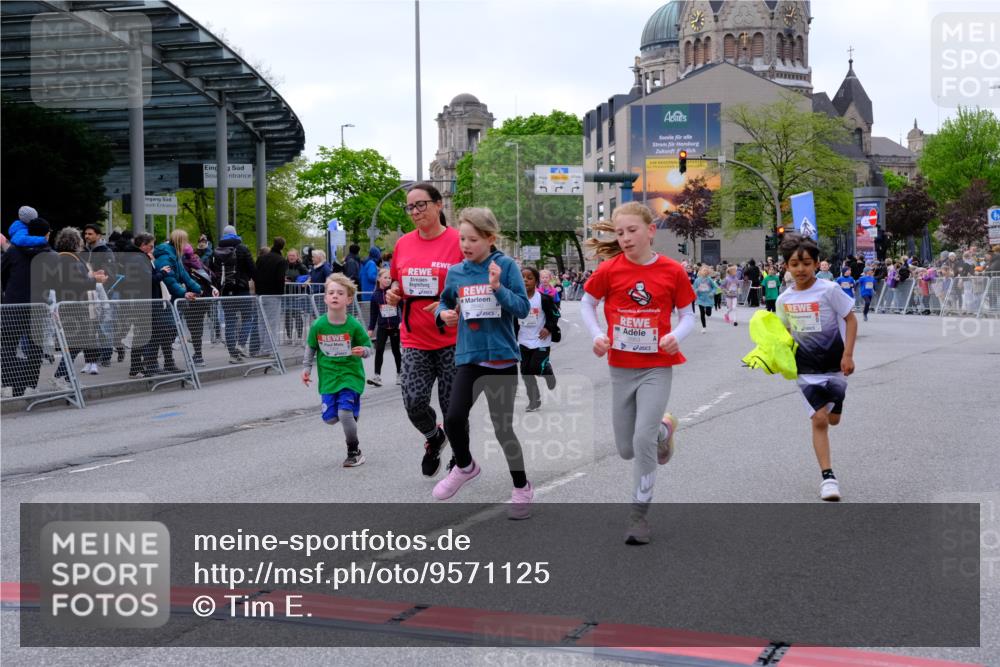 25.04.2026 - Das Zehntel Tim E. http://msf.ph/oto/9571125 25.04.2026 09:05:08 Ziel 1350, 1390, 1412, 1904, 2112, 2382, 2530, 2543, 2640, 2657, 2663, 2670, 2672, 2693, 2696, 3483, 3487, 3961 meine-sportfotos.de