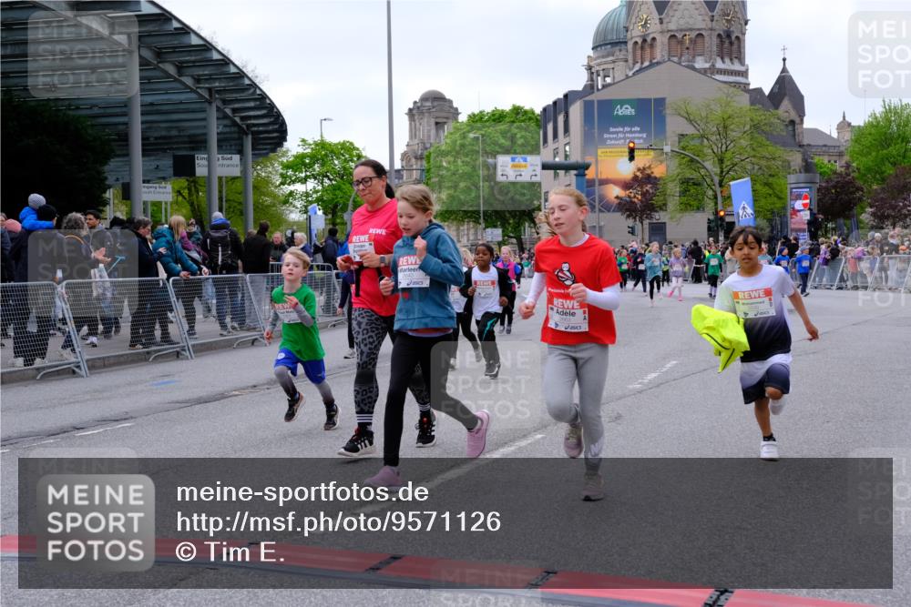 25.04.2026 - Das Zehntel Tim E. http://msf.ph/oto/9571126 25.04.2026 09:05:08 Ziel 1350, 1390, 1412, 1904, 2112, 2382, 2530, 2543, 2640, 2657, 2663, 2670, 2672, 2693, 2696, 3483, 3487, 3961 meine-sportfotos.de
