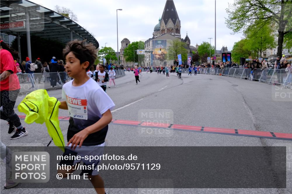 25.04.2026 - Das Zehntel Tim E. http://msf.ph/oto/9571129 25.04.2026 09:05:10 Ziel 1350, 1390, 1412, 1904, 2103, 2112, 2382, 2530, 2543, 2640, 2657, 2663, 2693, 2696, 3483, 3487, 3698, 3700 meine-sportfotos.de